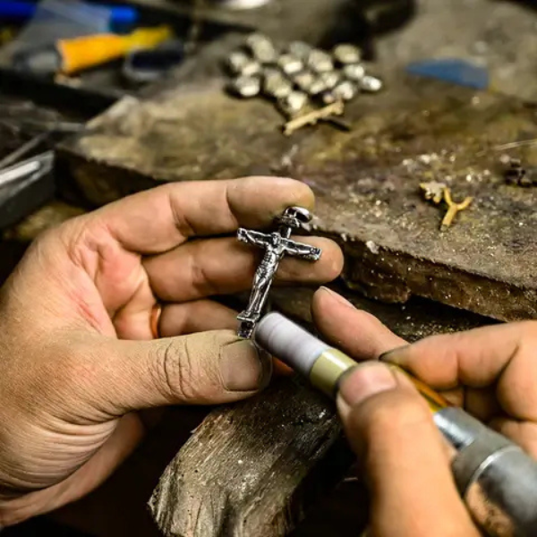 Collier avec crucifix de Jesus Christ