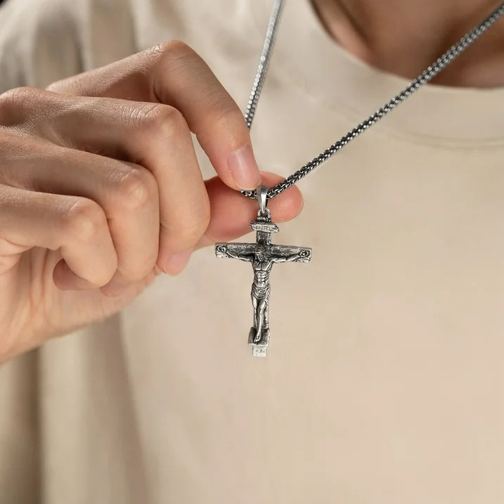 Collier avec crucifix de Jesus Christ