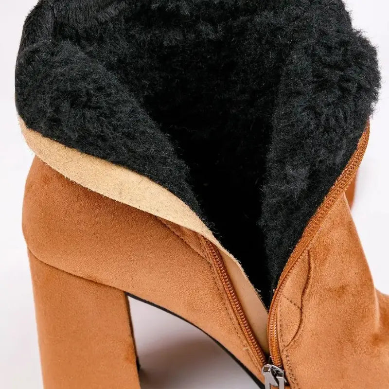 Botte haute en daim femme – Luxe et élégance jusqu’au genou
