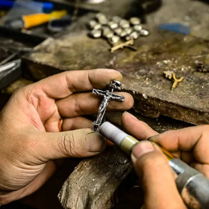 Collier avec crucifix de Jesus Christ